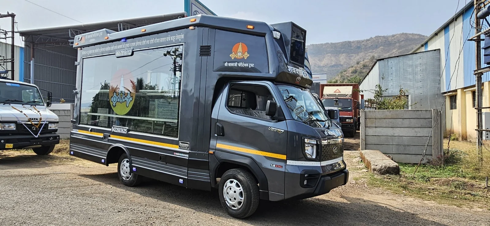 Custom special-purpose commercial vehicle body